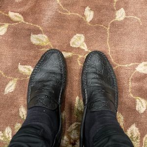 Gucci men’s black Leather Loafers, Size 10.